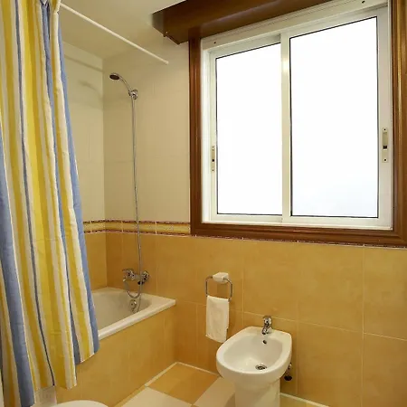 Canaima Hotel 2*