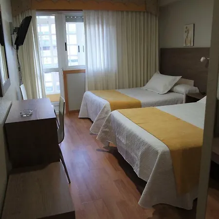 Canaima Hotel 2*