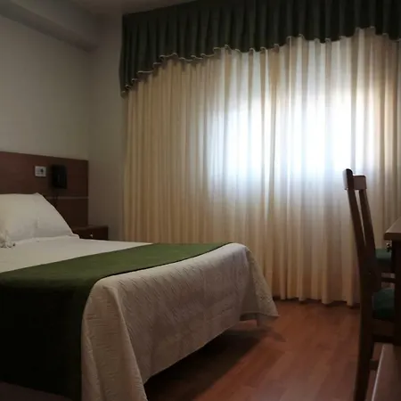 Canaima Hotel 2*